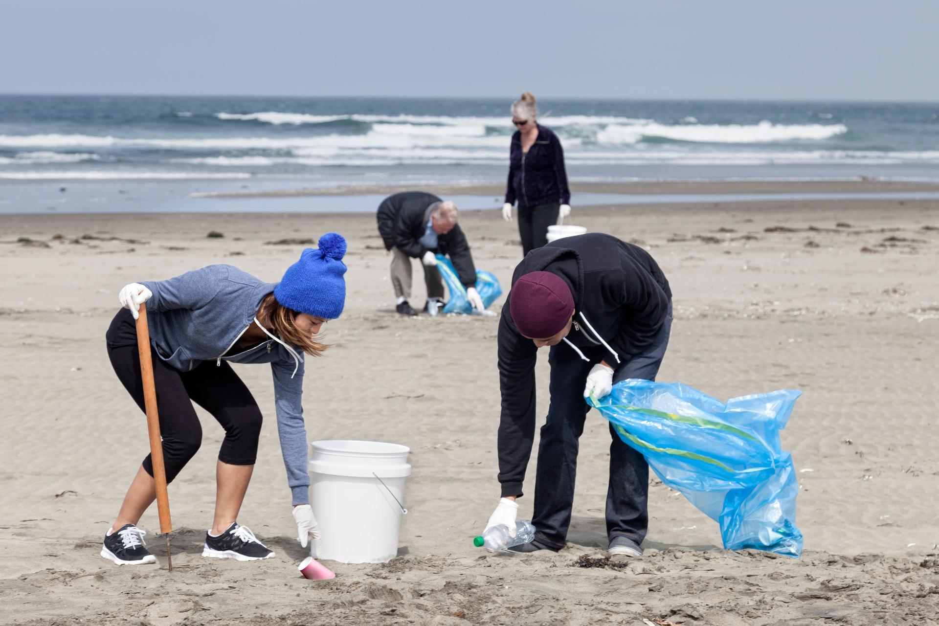 Trabajo en equipo: Playa de limpieza
